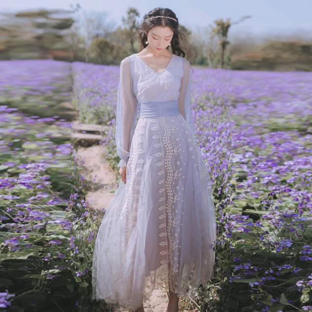 【Blue Velvet】唯美公主風立體刺繡桃心V領收腰連身洋裝(淡紫)