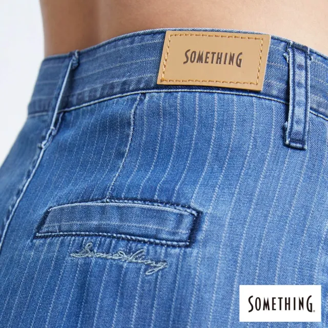 【SOMETHING】女裝 NEO FIT袋蓋打摺條紋五分褲(拔洗藍)