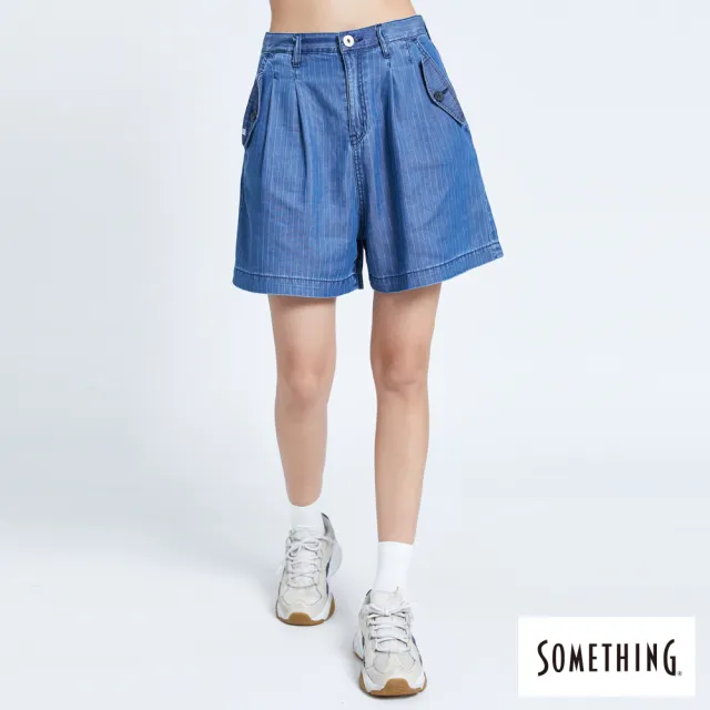 【SOMETHING】女裝 NEO FIT袋蓋打摺條紋五分褲(拔洗藍)
