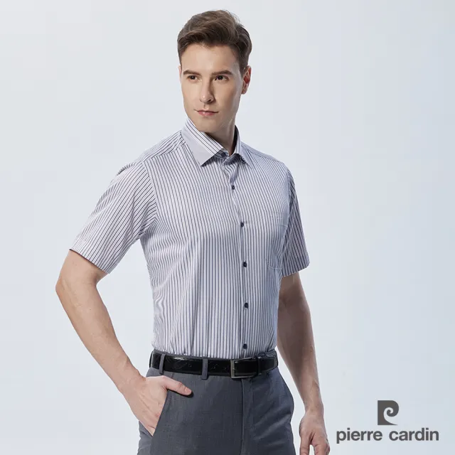 【pierre cardin 皮爾卡登】男襯衫 棉混紡抗皺舒適扣領商務休閒條紋定位短袖襯衫_白底灰條(52266-93)