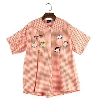 【SNOOPY 史努比】史努比與朋友們格紋圓領短袖襯衫(橘)