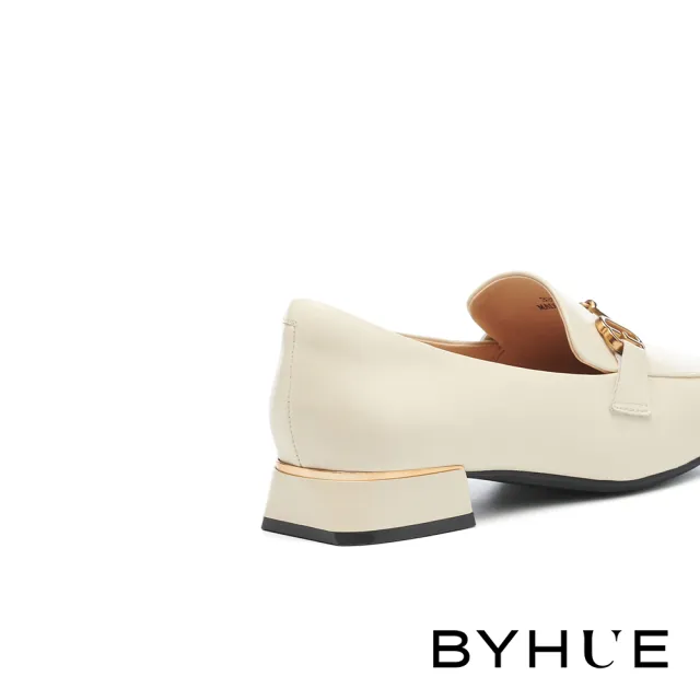 【BYHUE】簡約優雅全真皮馬銜釦軟芯方頭樂福低跟鞋(米白)