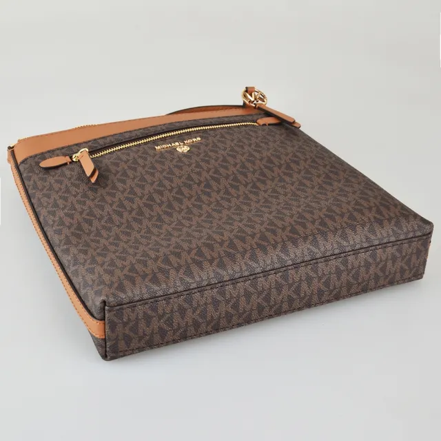【Michael Kors】MK MICHAEL KORS JET SET金字LOGO滿版印花PVC滾邊牛皮拉鍊斜背包(深棕x橡子棕)