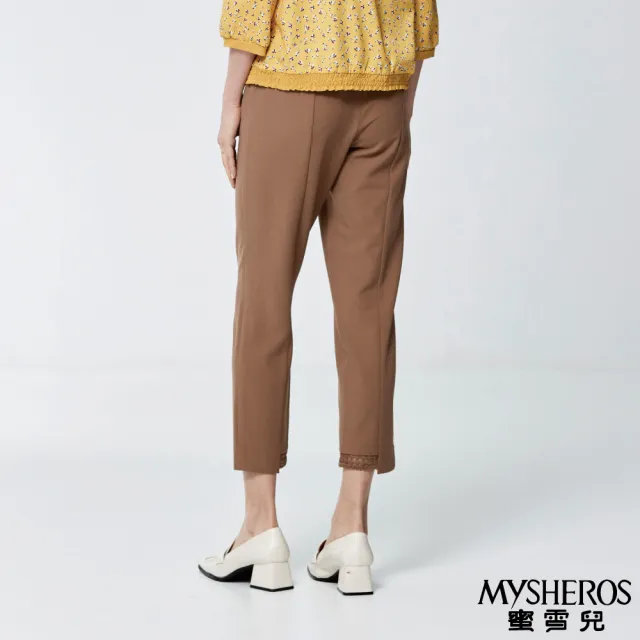 【MYSHEROS 蜜雪兒】直筒休閒九分褲 鈕釦拉鏈後鬆緊 褲腳蕾絲設計 素色好搭配(可)