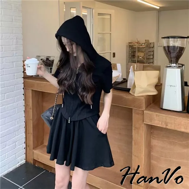 【HanVo】現貨 舒適滑順運動連帽休閒套裝(透氣質感拉鍊寬鬆短袖套裝 日常韓系女裝 女生衣著 A08-5972)