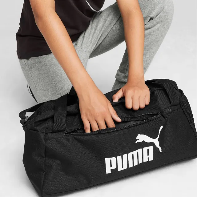 【PUMA】包包 Phase Sports Duffle Bag 男女款 黑 白 健身包 行李袋 手提 大容量(079949-01)