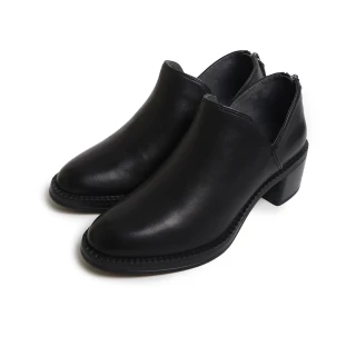 【KOKKO 集團】都會美型V字尖頭後拉鍊式踝靴(黑色)