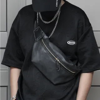 【MoonDy】斜背包 胸包 皮革包包 黑色包包 小方包 隨身包 潮流包包 韓國包包 日系包包 中性包包 軟皮包包