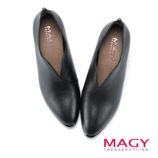 【MAGY】羊皮尖頭V口高跟踝靴(黑色)