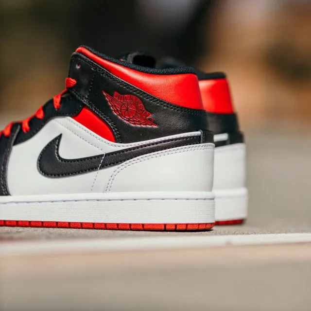 NIKE 耐吉】Air Jordan 1 Mid Gym Red Black Toe 黑白紅黑腳趾男鞋