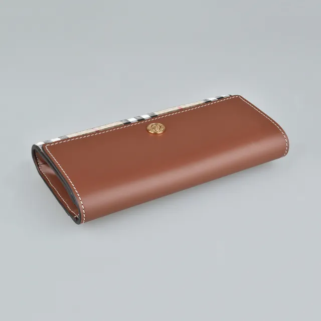 【BURBERRY 巴寶莉】BURBERRY HALTON VINTAGE壓印字母LOGO牛皮拼接格紋PVC 12卡釦式長夾(奶茶棕)