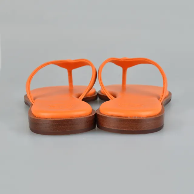 【TORY BURCH】TORY BURCH BENTON字母 LOGO圓型標誌雙T設計牛皮人字拖鞋(橘)