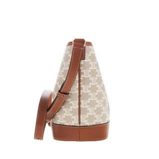 【CELINE】新色標誌印花牛皮革邊小型BUCKET CUIR TRIOMPHE斜背包(米棕色)
