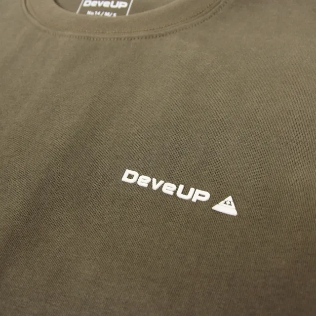 【DeveUP】『DeveUP』棉質長袖圓領LOGO-TEE(產品編號 : D02416 可可啡)