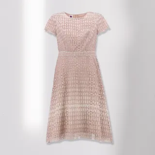 【ILEY 伊蕾】高貴粉紅珍珠幾何孔洞蕾絲洋裝(粉色；M-2L；1223077137)