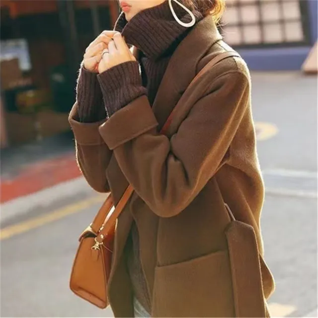 【ibella 艾貝拉】保暖時尚西裝領澳洲雙面羊毛呢外套短大衣繫帶無釦手工縫製 52-25-8504-23(S~M 尺碼)