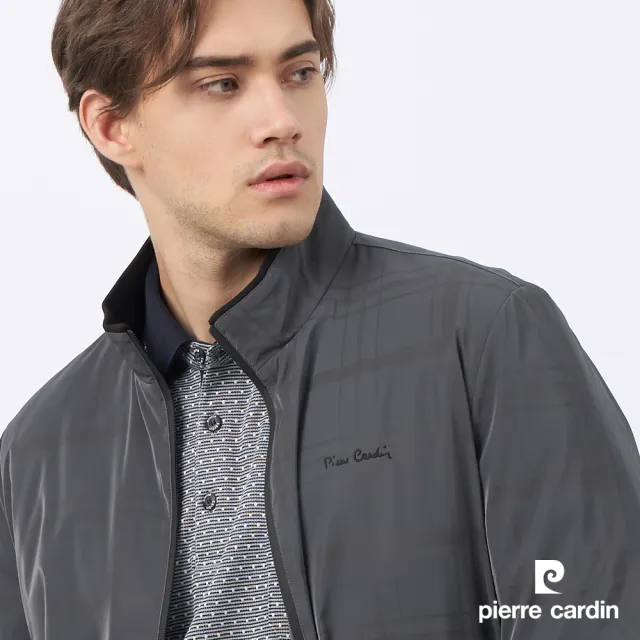 【pierre cardin 皮爾卡登】男款 都會休閒立領鋪棉印暗格夾克外套-深灰色(5235767-95)