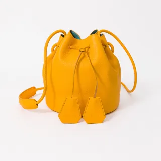 【RABEANCO】真皮荔枝紋經典束口水桶包(艷黃)