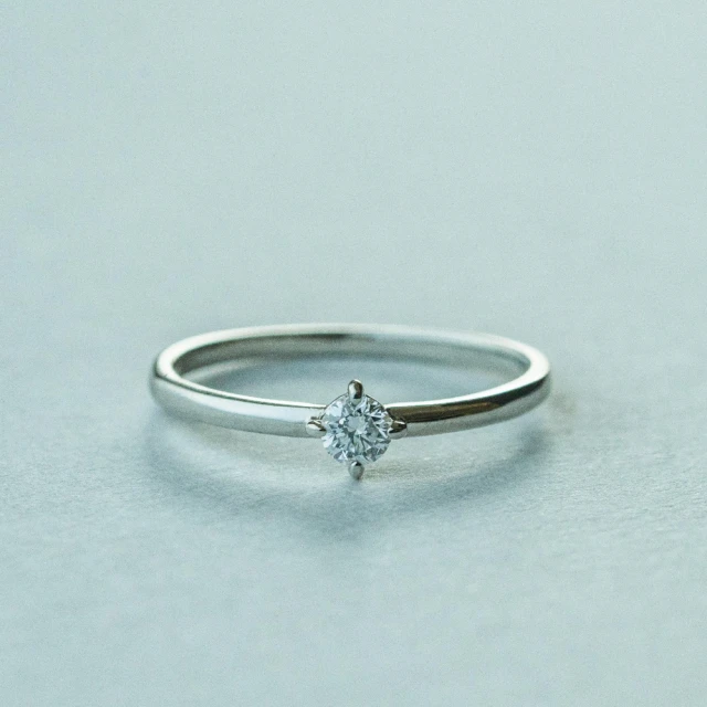 【ete】PT900 經典單鑽爪鑲鑽石戒指-0.10ct(鉑金色)
