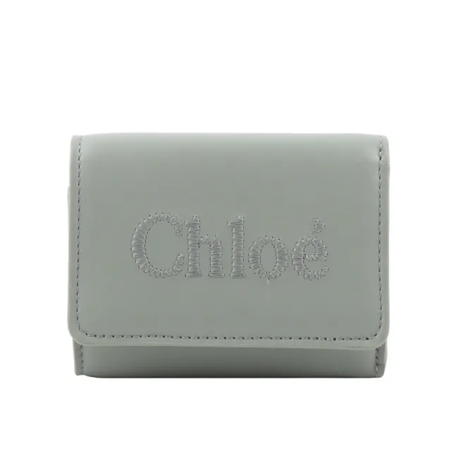 【Chloe’ 蔻依】Sense 刺繡標誌小款三折短夾(海灣綠)
