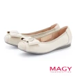 【MAGY】編織鞋頭造型釦真皮平底鞋(米色)