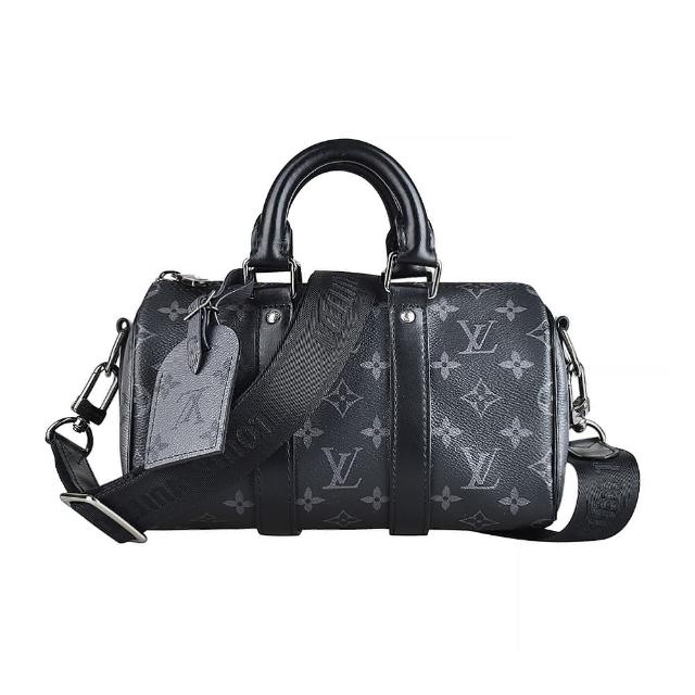 LV 路易威登 M46271 KEEPALL BANDOULIÈRE 25 系列 Eclipse 帆布拉鍊斜揹包，採用高質感灰色與黑色帆布製成，經典設計搭配可調背帶，適合日常使用。配有防塵袋，為男款專屬，拉鍊式開口，內層為功能內層，外層無夾層，輕便實用。來自歐洲平行輸入，價效比高。