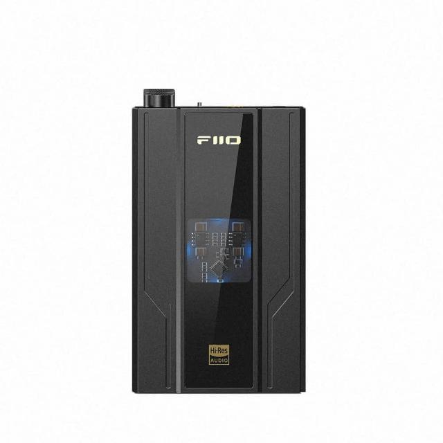 FiiO Q11 是輕巧便攜的 DAC/AMP 裝置，搭載高效能 CS43198 DAC 晶片，支援最高 384KHz/32bit 及 DSD64/128/256 格式，提供 3.5mm 單端與 4.4mm 平衡輸出。輸出功率強勁，3.5mm 達 310mW@16Ω，4.4mm 高達 640mW@16Ω，訊雜比優異 ≥122dB，頻率響應平穩 20Hz-50kHz。內建 2600mAh 電池，充電僅需 2.5 小時，尺寸 105.7x60.5x16mm、重量約 150g，金屬與塑膠材質，TYPE-C USB 連線，完美適合行動音樂愛好者，提升高解析音質體驗。 