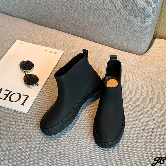 【JC Collection】日系簡約防水防滑耐磨舒適清爽短筒雨靴(黑)