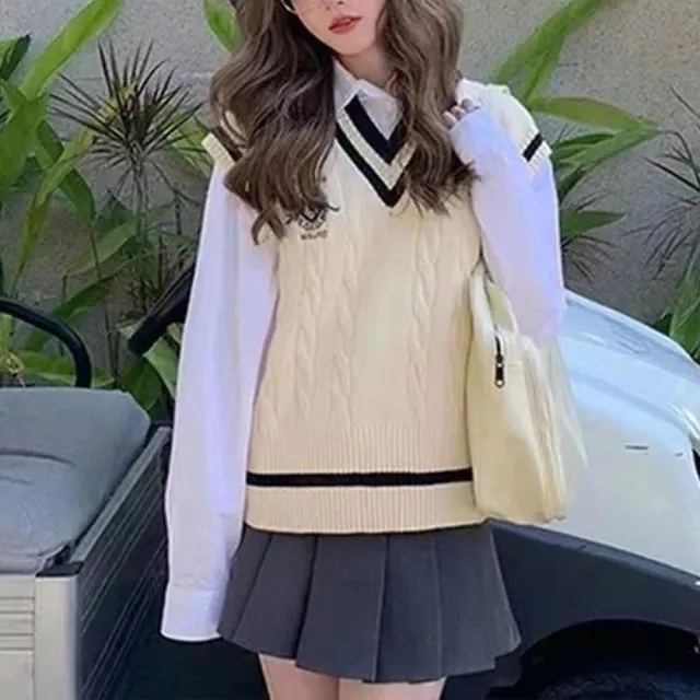 【Amirr 艾米爾】★韓版學院風V領針織上衣(女上衣/背心/馬甲)