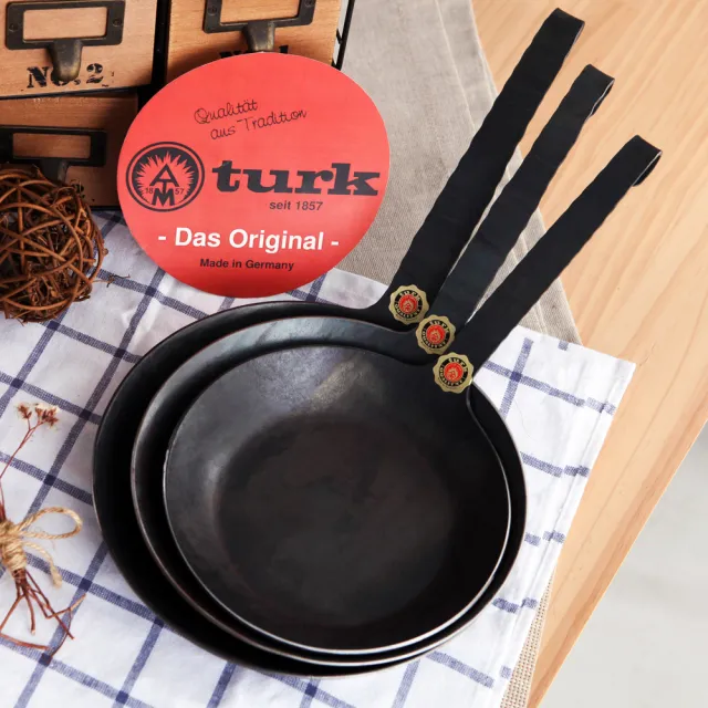 【德國turk鐵鍋】手工職人專業經典一體成型 熱鍛平底鍋長柄18cm 65518(台灣獨家總代理經銷)