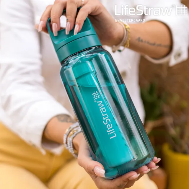 【LifeStraw】Go 提蓋二段式過濾生命淨水瓶 1L｜淡藍色(濾水瓶 登山 健行 露營 旅遊 急難 求生)