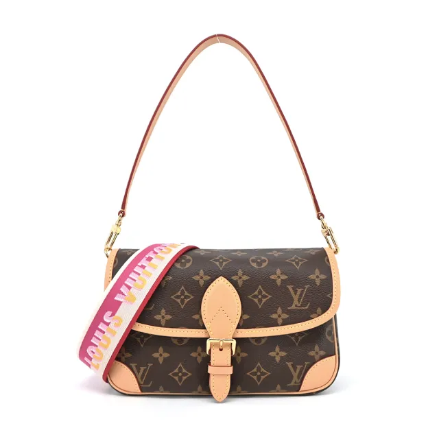 【Louis Vuitton 路易威登】M46049 新款DIANE復古單釦式Monogram帆布雙背帶馬鞍/斜背包(卡其)