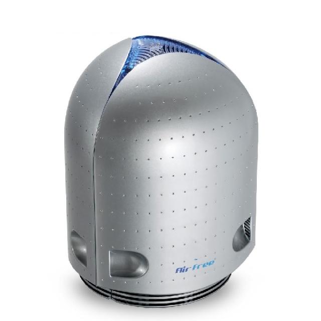  AirFree P125 空氣消毒器採用專利熱迴圈技術，無需濾網維護，適用13~15坪空間，有效除臭殺菌。機身輕巧僅1.6kg，尺寸26.5x21.5cm，50W低功率設計，110V/60Hz電源，無噪音困擾，不需排水管，保固3年以上，完美適合居家辦公使用。 