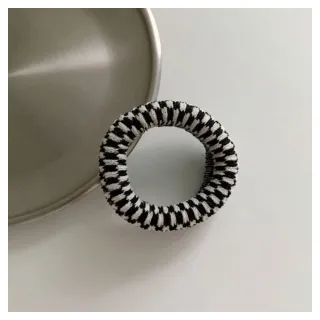 【HERA 赫拉】韓國黑白簡約大腸髮圈H111031413(髮飾 髮圈)