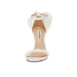 【STEVE MADDEN】BELLAROSA-P 緞帶珍珠繞踝細跟涼鞋(米白色)