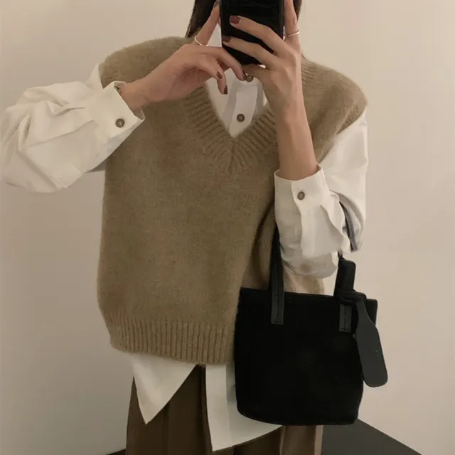 【D.studio】韓版V領簡約溫柔疊穿針織背心(毛衣 女裝 衣服 寬鬆上衣 顯瘦上衣 冬裝 發熱衣 W176)
