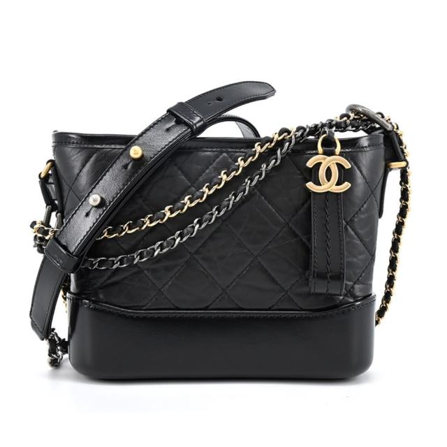 CHANEL香奈兒 Gabrielle Hobo 菱格紋復古小牛皮小型流浪包 CHANEL香奈兒 Gabrielle Hobo 菱格紋復古小牛皮小型流浪包,以精湛工藝與歐系經典設計聞名,展現高雅時尚風格。輕巧實用的包款,適合日常出門搭配,復古紋路增添獨特魅力,是時尚愛好者必備的經典配件。
