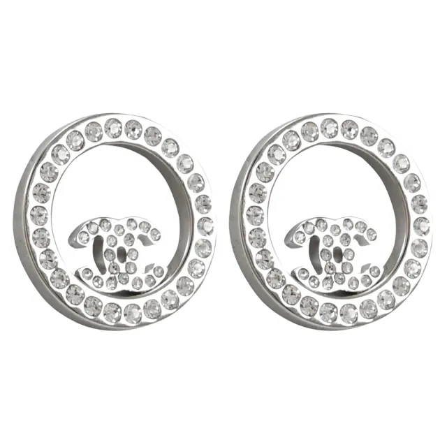 【CHANEL 香奈兒】圓形經典雙C LOGO奢華縷空鑲鑽時尚耳環(銀)