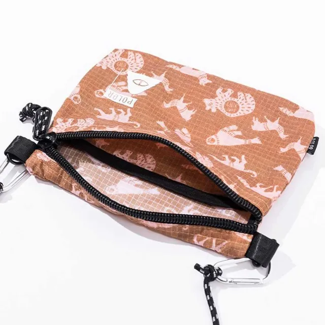 【POLER STUFF】日本限定 STUFFABLE POUCH  2023新版輕便袋收納包(雙11 印花棕)