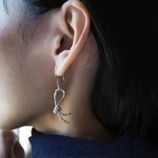 【mittag】knot earring_結耳環(飄揚 輕盈 有觸感的處理方式 輕快 循環綠金屬 永續)