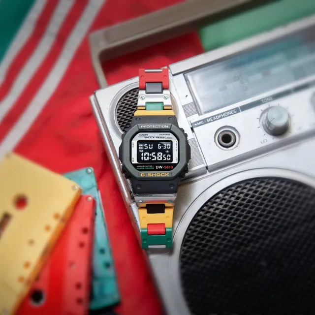 【CASIO 卡西歐】錄音帶繽紛標籤方形時尚潮流腕錶 43.8mm(DW-5610MT-1)