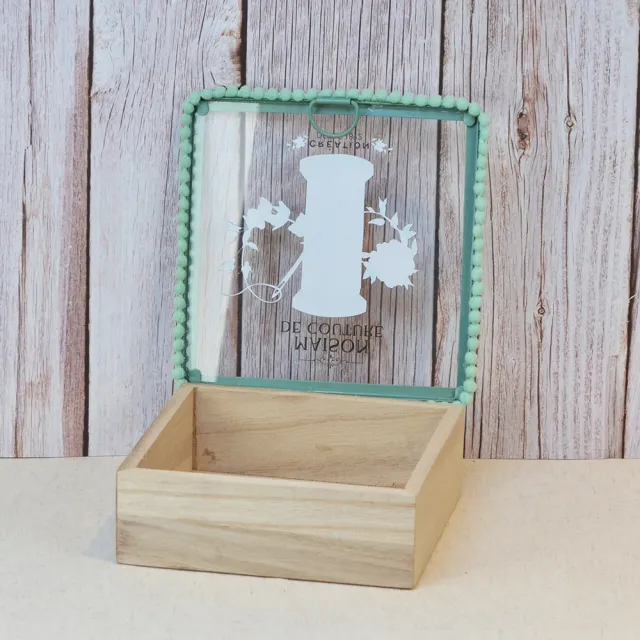 【YU Living 信歐傢居】蕾絲邊針線捲造型玻璃蓋收納盒(原木色+淺綠色/針線飾品盒.單層收納盒)