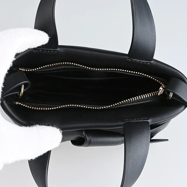 【Acne Studios】MUSUBI和服腰帶結設計皮革小型拉鍊手提斜背包(黑)