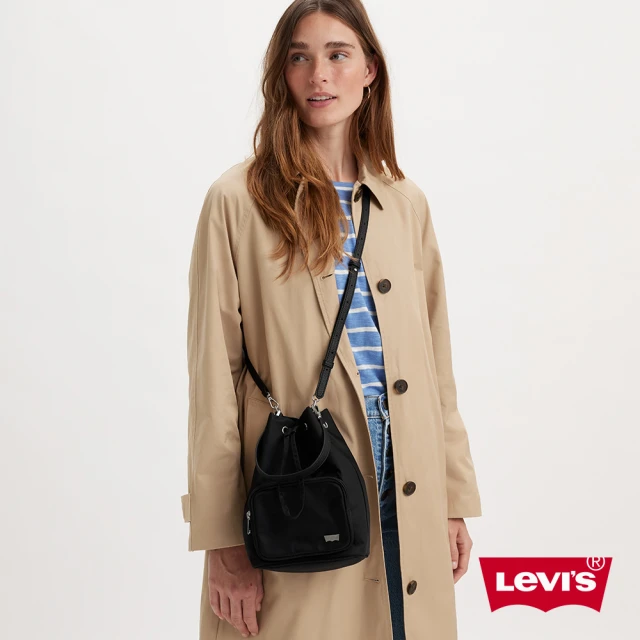 LEVISLEVIS 女款 手提、斜背兩用束口水桶包 / 簡約髮絲紋金屬Logo 黑 人氣新品 D7960-0001