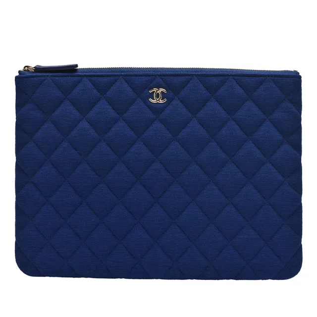 【CHANEL 香奈兒】經典布面菱格紋雙C LOGO拉鍊手拿包(海軍藍82545-NAVY-GP)