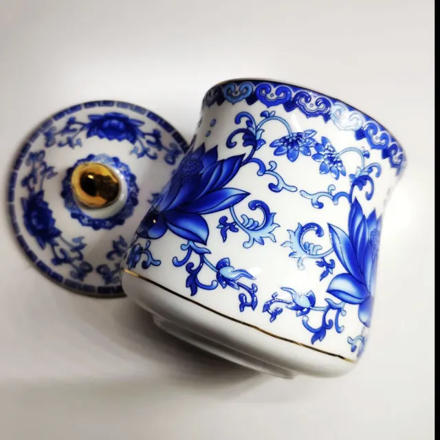 【盛硯莊佛教文物】大青花瓷手工供杯(佛教文物)