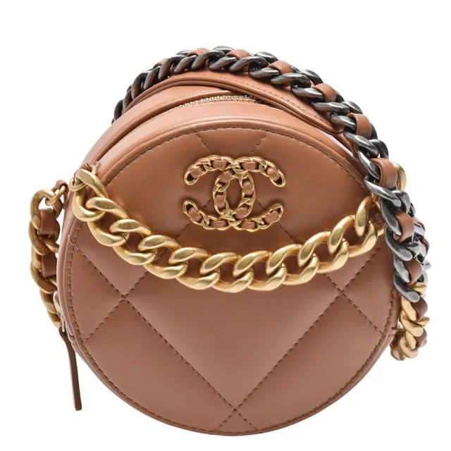 【CHANEL 香奈兒】19系列經典雙C LOGO菱格紋小羊皮金銀雙色鍊帶斜背圓餅包(焦糖色AP0945L-CARAMEL-GPN)