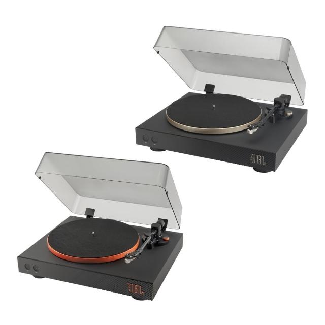  JBL Spinner BT 桌上型藍芽多媒體喇叭，ALL IN ONE (AIO) 功能設計，支援藍芽連線無需Wifi，適合桌面使用。顏色選擇黑金或黑橘，產地中國，1年保固保障。產品尺寸與重量詳見圖示說明，附NCC認證碼CCAK23LP1210T2及BSMI許可字號D63234，輕鬆享受高品質音樂體驗。 
