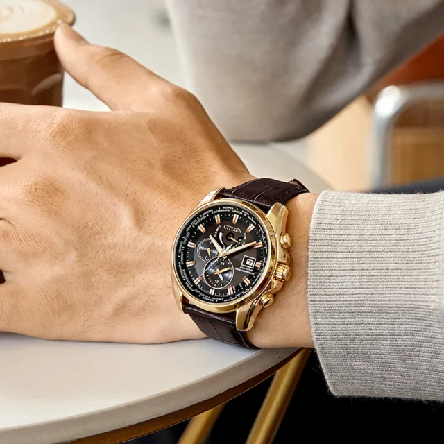 【CITIZEN 星辰】GENTS系列 廣告款 電波時計 萬年曆 光動能腕錶 禮物推薦 畢業禮物(AT9123-13E)