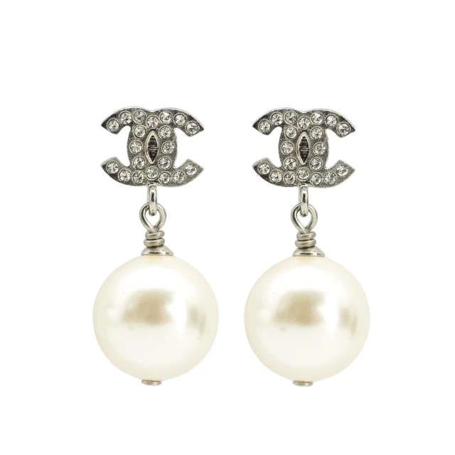 CHANEL 香奈兒 銀雙C logo水鑽鑲飾珍珠針式耳環(A36138-銀/珍珠)